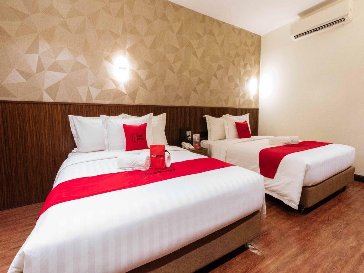 Reddoorz Premium @ South Triangle Ciudad Quezon Exterior foto