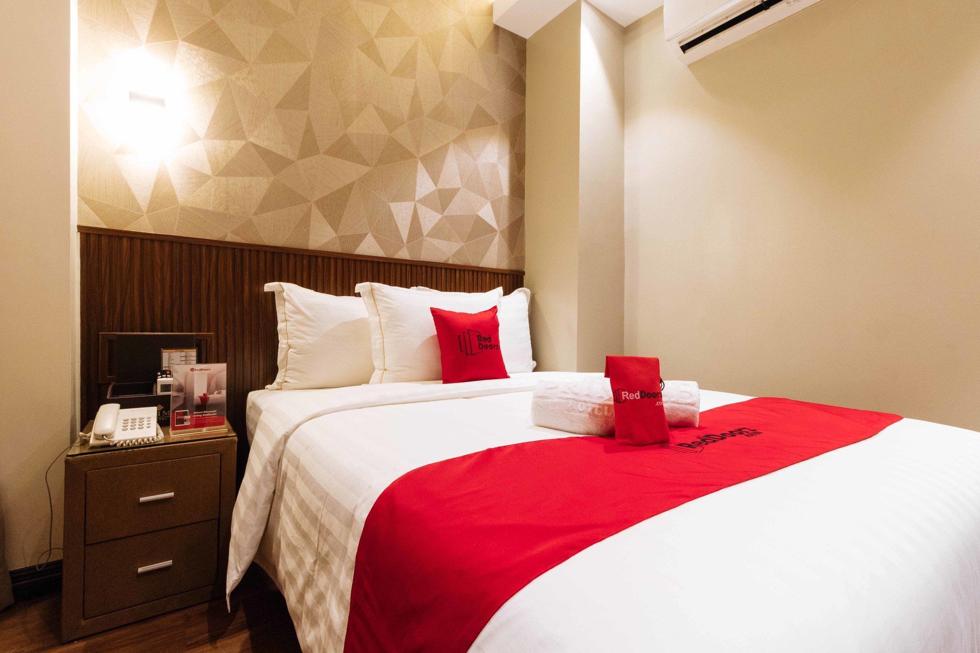 Reddoorz Premium @ South Triangle Ciudad Quezon Exterior foto